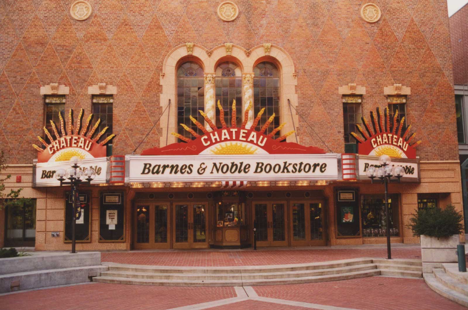 Chateau, Minneapolis MN Midwest Theater Photo Collection - Chateau